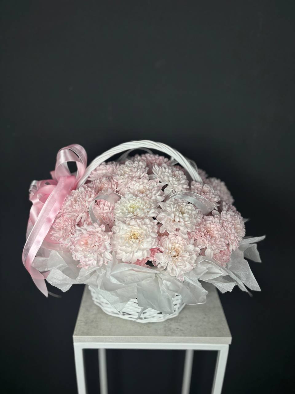 Корзина с хризантемой 