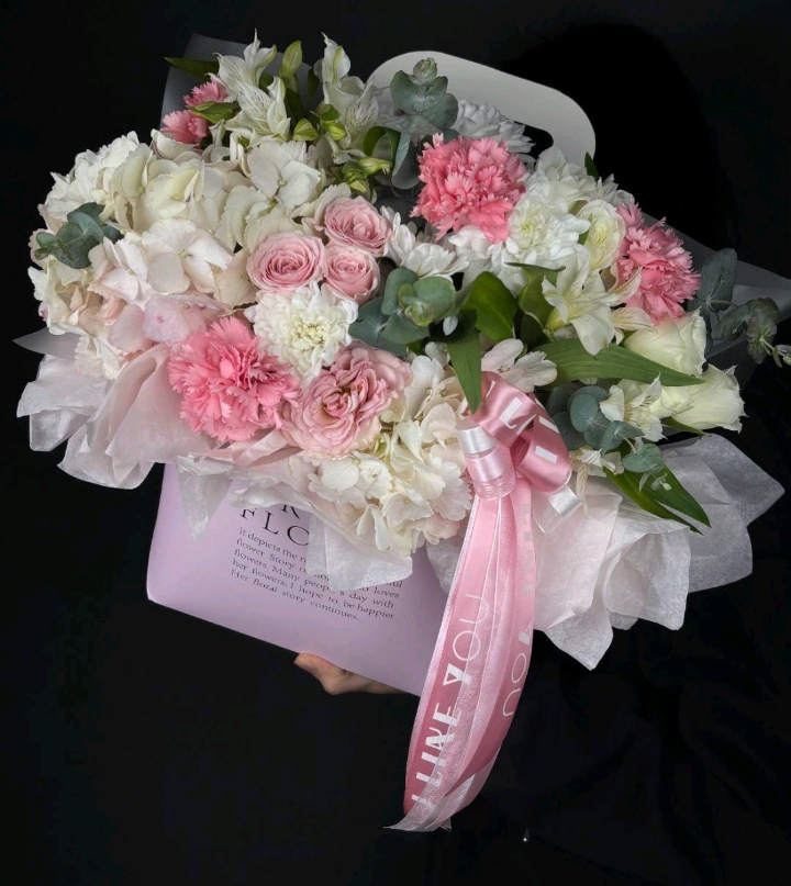 Сборная композиция в сумочке 