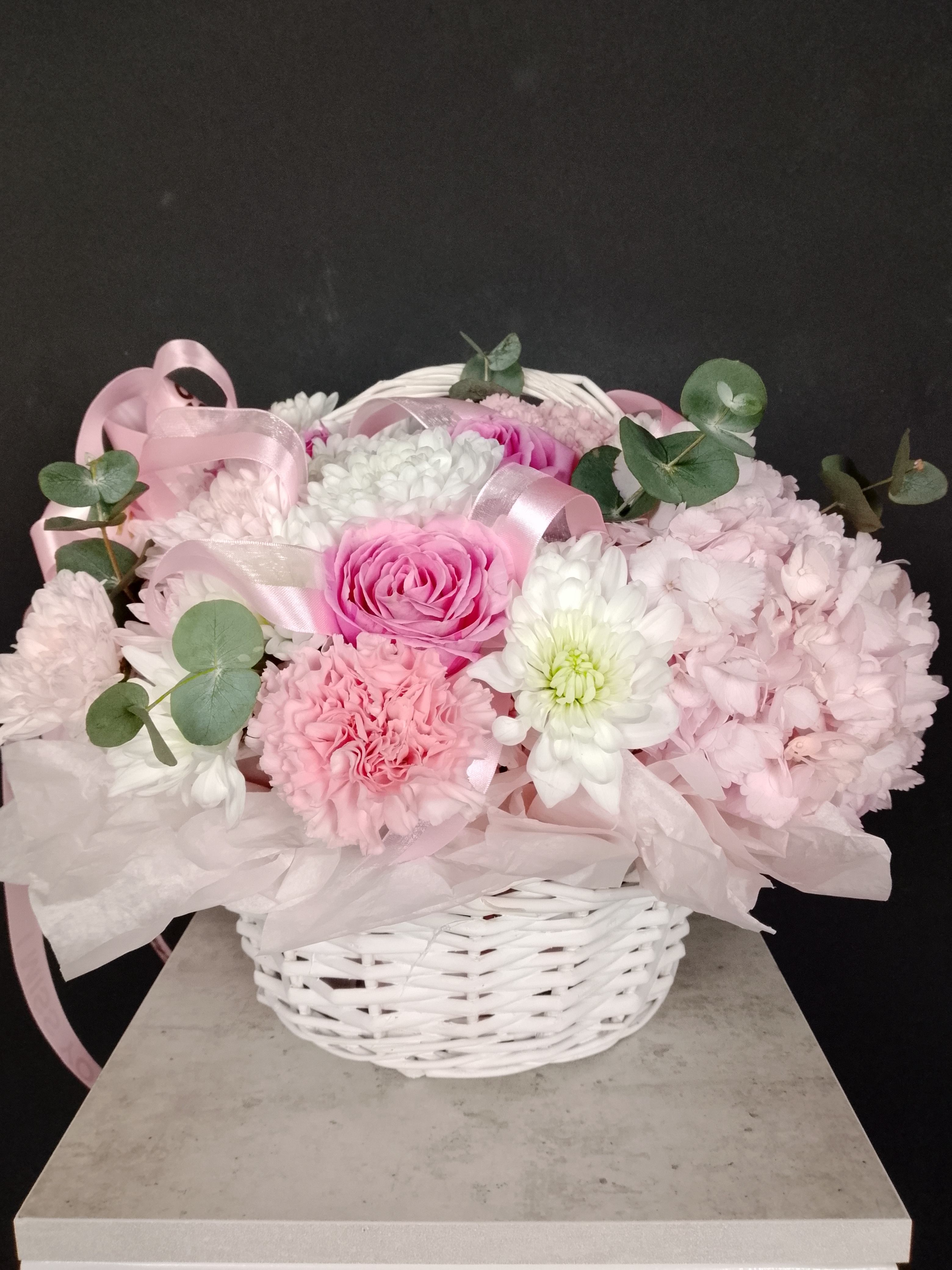 Композиция в корзине "нежность"