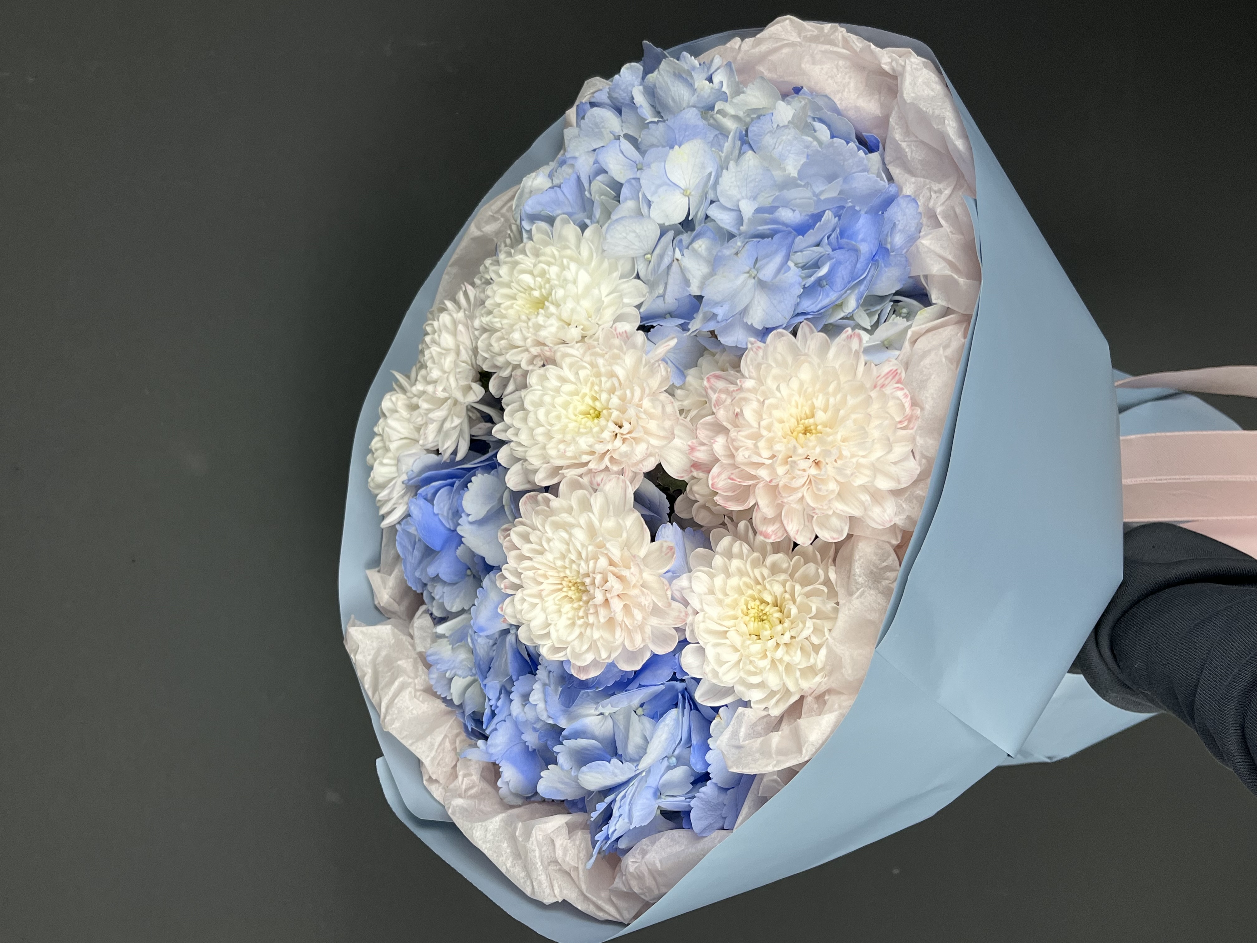 Сборный букет из хризантемы, гортензии