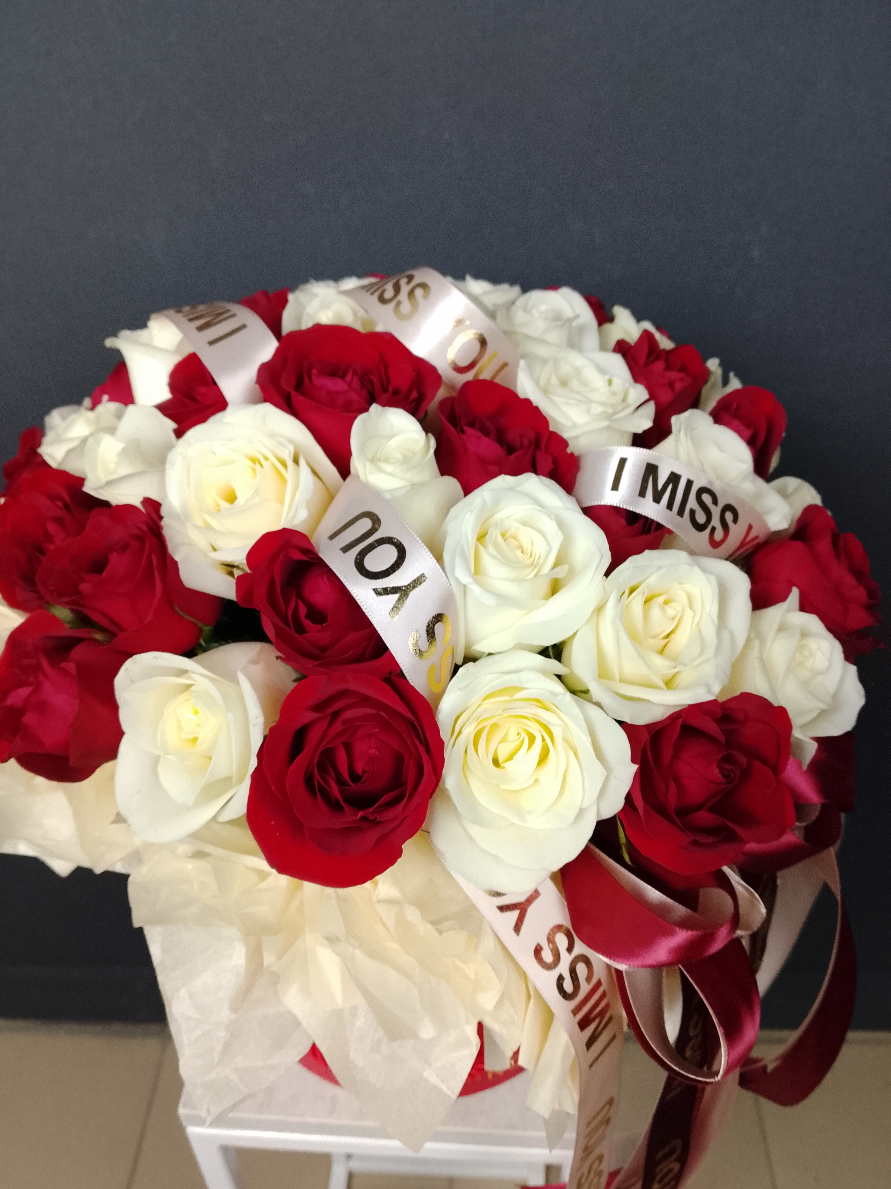 Розы Кения в шляпной коробке  