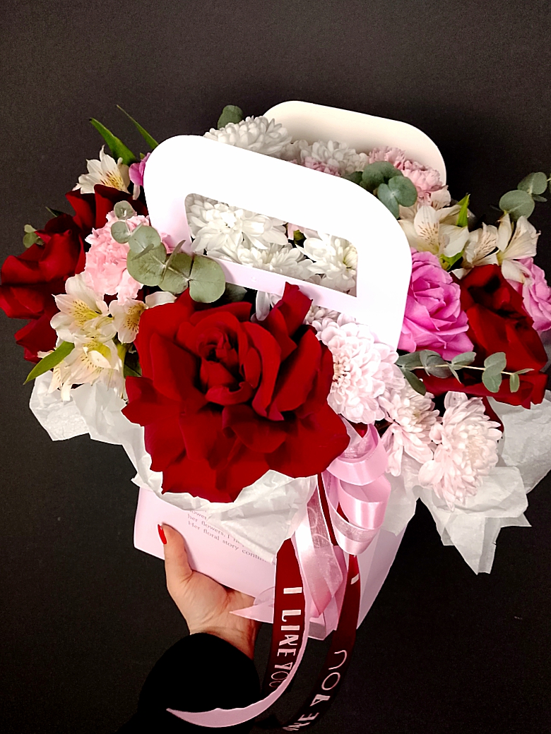 Сборная композиция в сумочке 