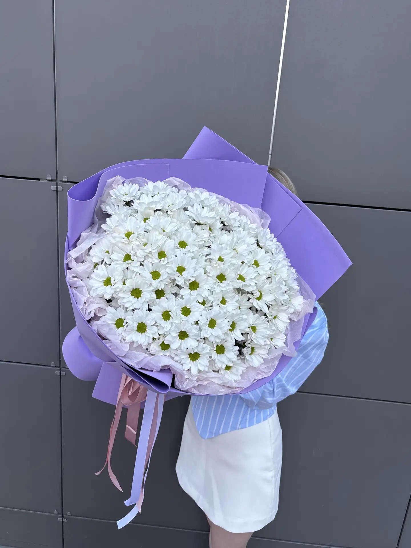 Букет из 15 ромашковидных хризантем 